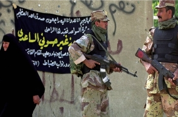 المراؤون يتهافتون لإدانة البحرين