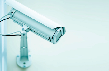 لا تعبثوا مع دبي!